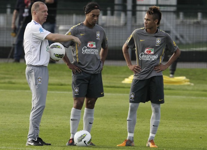 Mano Ronaldinho Neymar durante treino da Seleção Brasileira (Foto: Mowa Press)