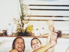 Vera Fischer resgata foto na banheira com Carolina Dieckmann: 'Saudades'