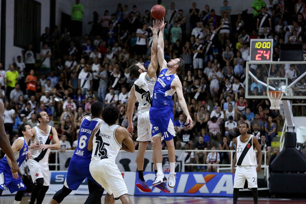 Vencedor do duelo desta segunda-feira enfrentará o Flamengo nas quartas de final (Foto: João Neto/LNB)