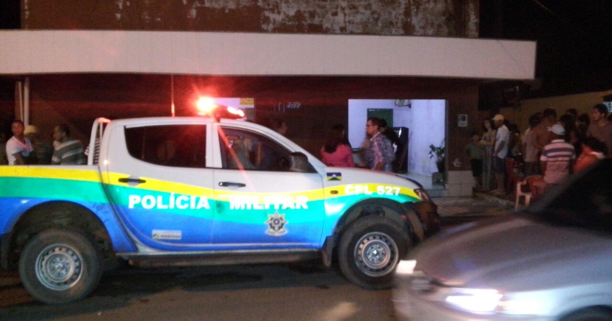 G1 Homem é morto três tiros na cabeça em bar de Ariquemes RO