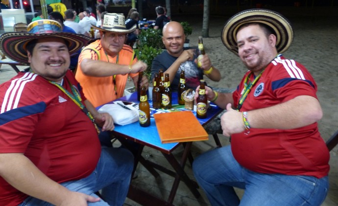 Uruguaios e colombianos em Copacabana (Foto: Raphael Bózeo)