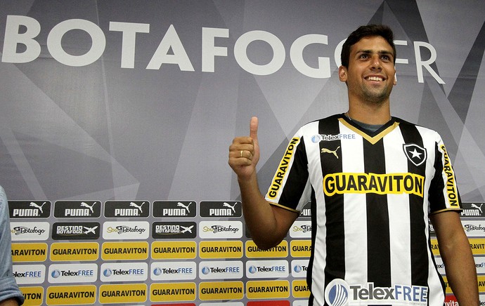 Mario Risso apresentado no Botafogo (Foto: Vitor Silva / SS Press)