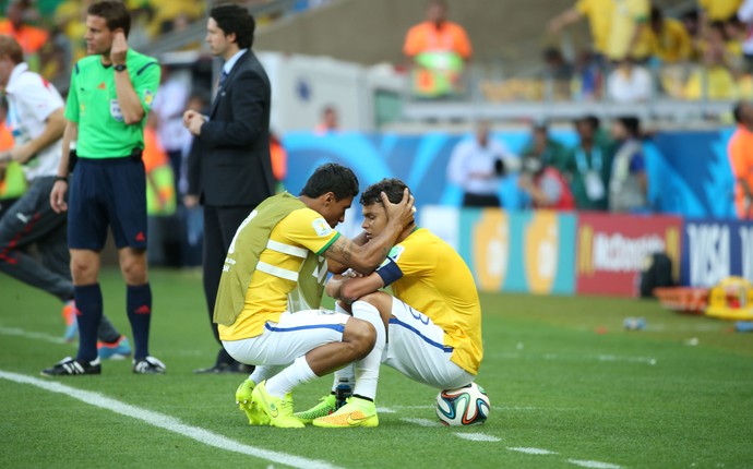 Paulinho e Thiqgo Silva Brasil x Chile (Foto: Wilton Junior / Ag. Estado)