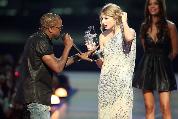 Kanye West e Taylor Swift em 2009 (Foto: Getty Images)