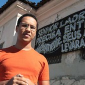 Padre protesta após 8 roubos a igrejas (Padre Marcelo protesta após 8 roubos a igrejas (Padre Marcelo protesta após 8 roubos assaltos a igrejas (Hans von Manteuffel / Agência O Globo)))