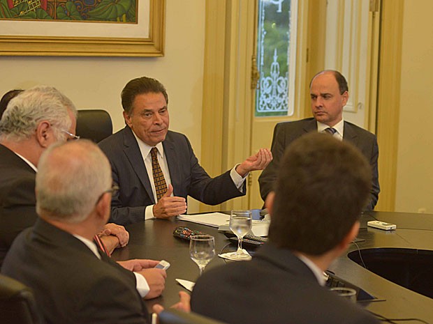 João Lyra Neto e Alessandro Carvalho, em reunião no Palácio do Campo das Princesas (Foto: Eduardo Braga / Secretaria de Imprensa )