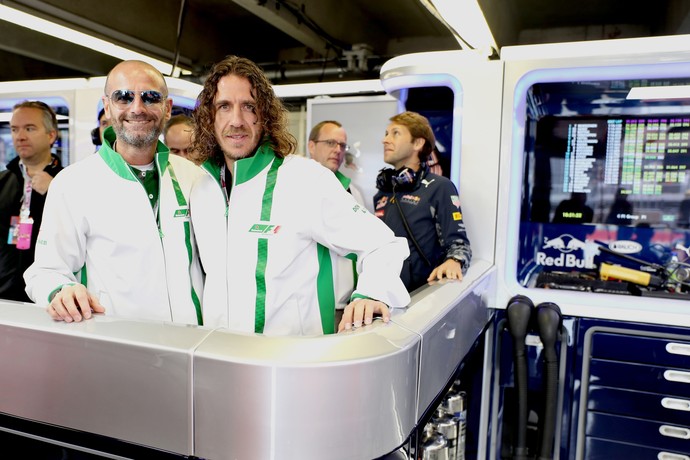 Carles Puyol é embaixador da nova patrocinadora da Fórmula 1 (Foto: Getty Images)