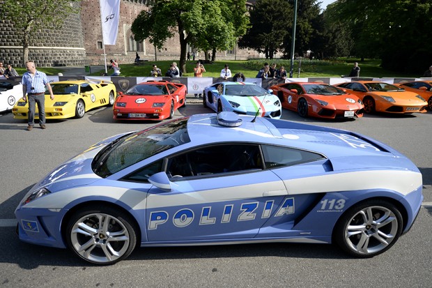 Carros foram exibidos com outras 250 Lamborghinis em Milão (Foto: Oliver Morin/AFP)