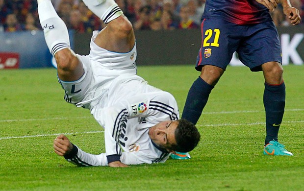 cristiano ronaldo ombro real madrid x barcelona (Foto: Reuters)