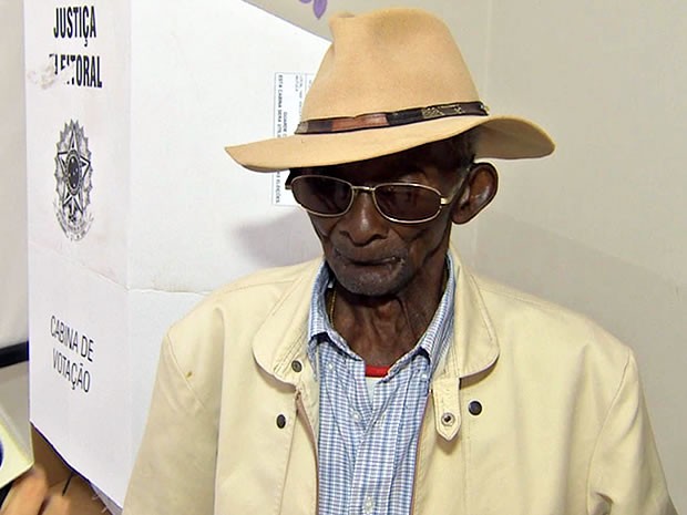 Eleitor de 106 anos descendente de quilombolas vota em MT (Foto: Reprodução/TVCA)