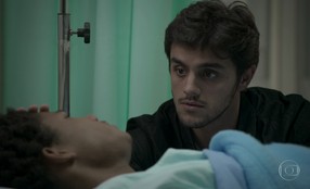 Wesley confessa não sentir as pernas e Jonatas tenta confortar o irmão