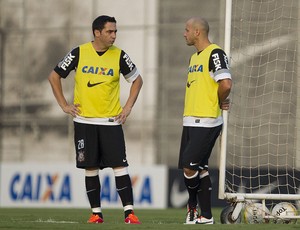 Chicão e Alessandro Corinthians (Foto: Daniel Augusto Jr / Agência Corinthians)