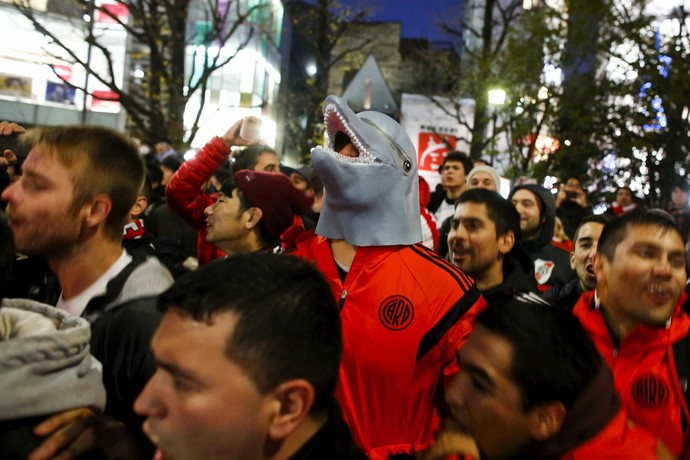 Torcida do River Plate polícia Tóquio Japão (Foto: Reuters) Torcida do River Plate polícia Tóquio Japão (Foto: Reuters)