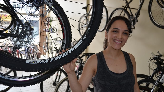 Eliane Martim é a empresária apaixonada por bikes em Vilhena (Foto: Dennis Gonçalves)