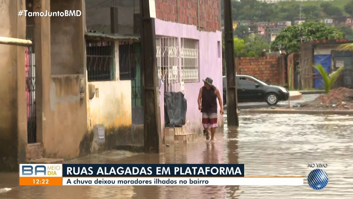 Enchentes Nas Ruas Casas Alagadas E Deslizamento Chuva Causa