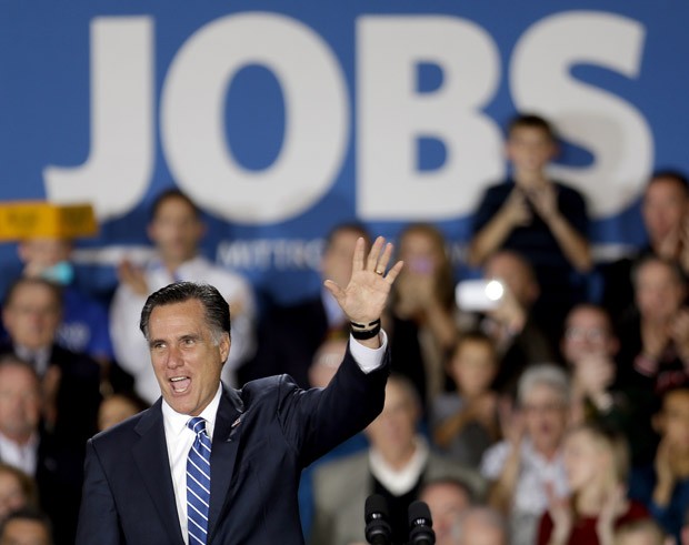 O republicano Mitt Romney discursa nesta sexta-feira (2) em West Allis, no estado do Wisconsin (Foto: AP)