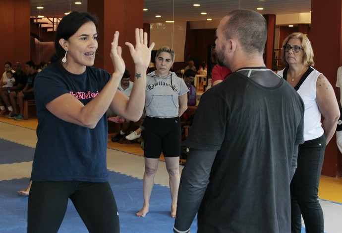 Érica Paes, projeto Eu Sei Me Defender, MMA, jiu-jítsu (Foto: Adriano Albuquerque)