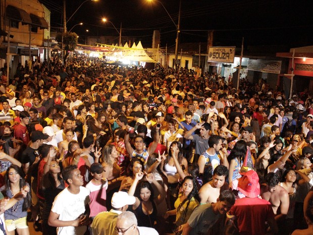 Carnaval em Coração de Jesus (Foto: Valdivan Veloso / G1)