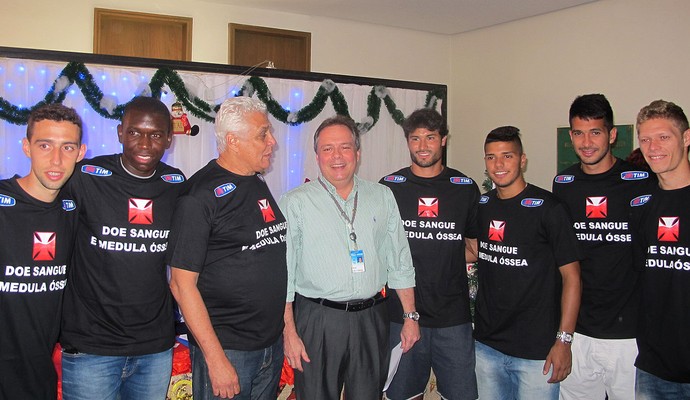 Vasco jogadores visita ao INCA (Foto: Fred Huber)