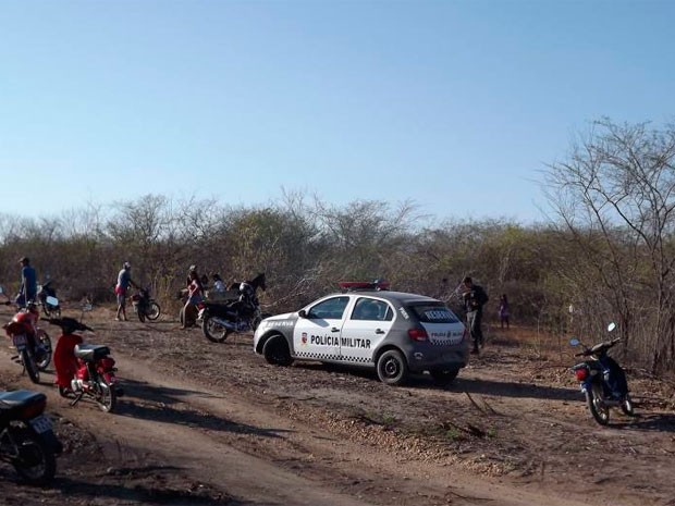 Corpo foi encontrado em estrada carroçável nas proximidades do conjunto Geraldo Melo, em Mossoró (Foto: Marcelino Neto)