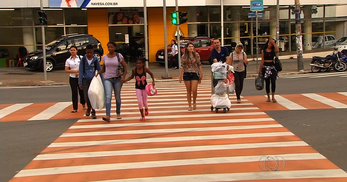 G1 Faixa De Pedestres Transversal Reduz Tempo De Travessia Em Rua De Goiânia Notícias Em Goiás 6643