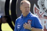 Mano faz novo treino com bola e deve definir time no começo da semana