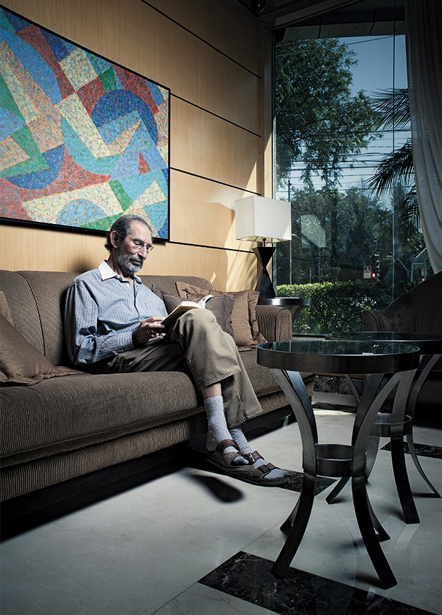 ECLÉTICO Geoffrey West,  num hotel de São Paulo. Físico de formação, contribuiu  com a biologia e o urbanismo (Foto: Camila Fontana/ÉPOCA)