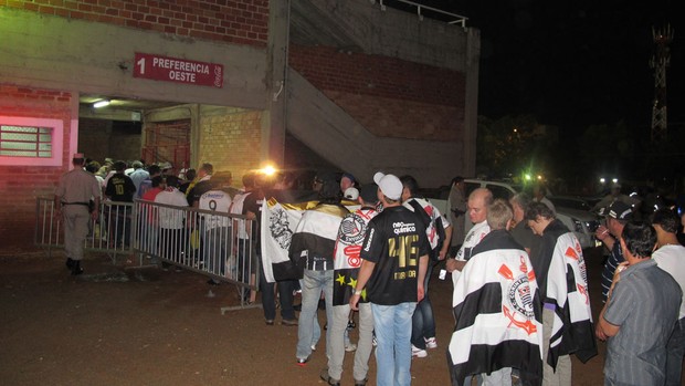 Torcedores Corinthians Paraguai (Foto: Carlos Augusto Ferrari / Globoesporte.com)