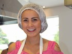 Andressa Urach faz curso antes de lançar canal de culinária no YouTube