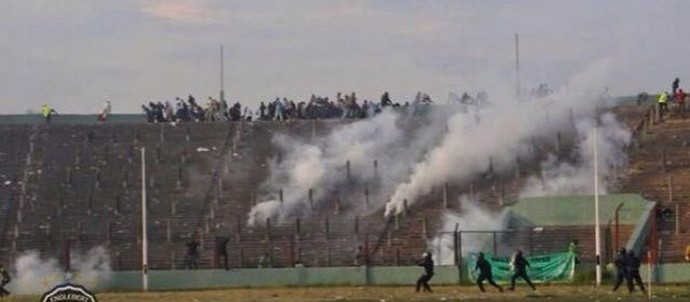 Confusão jogo Mazembe (Foto: Reprodução/Twitter)