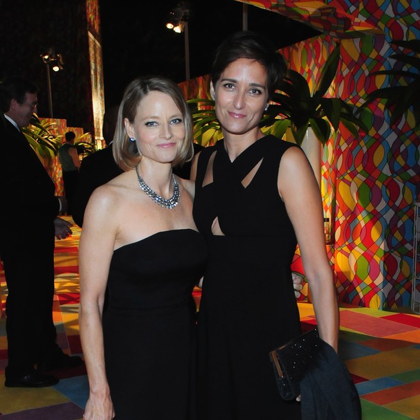 Jodie Foster leva a esposa à festa pós-Emmy - Monet | Celebridades