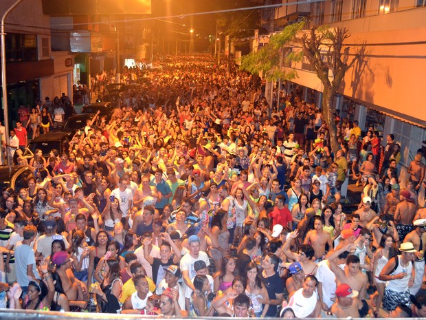 Cerca de 30 mil pessoas participaram do Bloco do Pijama em 2015 (Foto: Prefeitura de São Lourenço/ Divulgação) Cerca de 30 mil pessoas participaram do Bloco do Pijama em 2015 (Foto: Prefeitura de São Lourenço/ Divulgação)