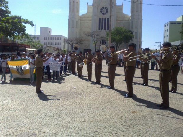 Lançamento da Semana Municipal do Trânsito contou com a presença de escolas da cidade (Foto: Henrique Corrêa/G1)