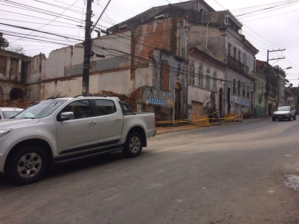 Trânsito na Ladeira da Soledade é liberado para circulação de veículos (Foto: Juliana Almirante/G1)