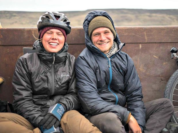 Casal sueco tinha um projeto de viagem pelo mundo com bicicleta e registravam os locais por onde passavam  (Foto: Reprodução/Facebook)