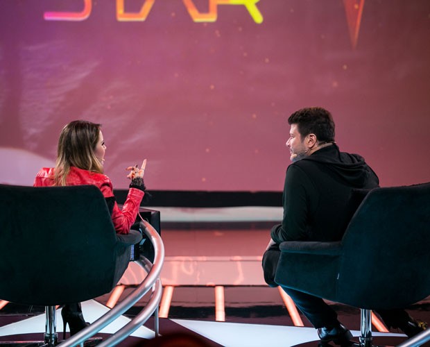 Cantor e Sandy conversam durante intervalo no SuperStar (Foto: Isabella Pinheiro/ Gshow)