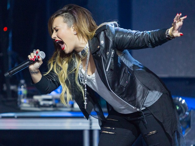 Demi Lovato se apresenta em Burbank, no estado americano da Califórnia, em abril de 2014 (Foto: Paul A. Hebert/Invision/AP)