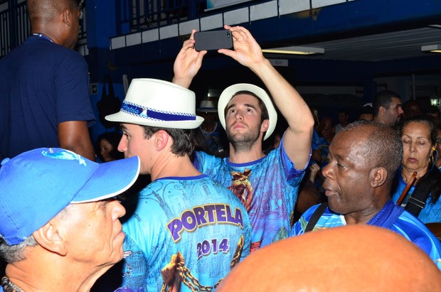 Joshua Bowman samba na Portela (Foto: WILLIAM ODA FOTO/FOTO RIO NEWS)