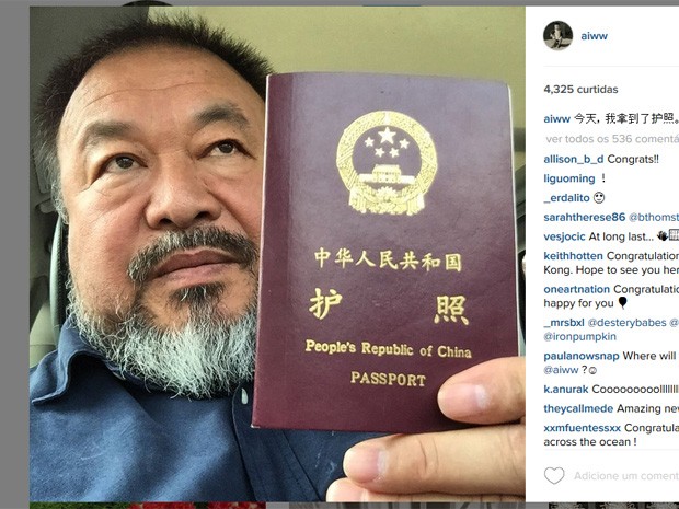 'Hoje recuperei meu passaporte', escreveu o artista e dissidente chinês Ai Weiwei (Foto: Reprodução/Instagram) 'Hoje recuperei meu passaporte', escreveu o artista e dissidente chinês Ai Weiwei (Foto: Reprodução/Instagram)