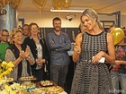 Aniversariante da semana! Fernanda Lima ganha festa surpresa com direito a primeira visita do maridão