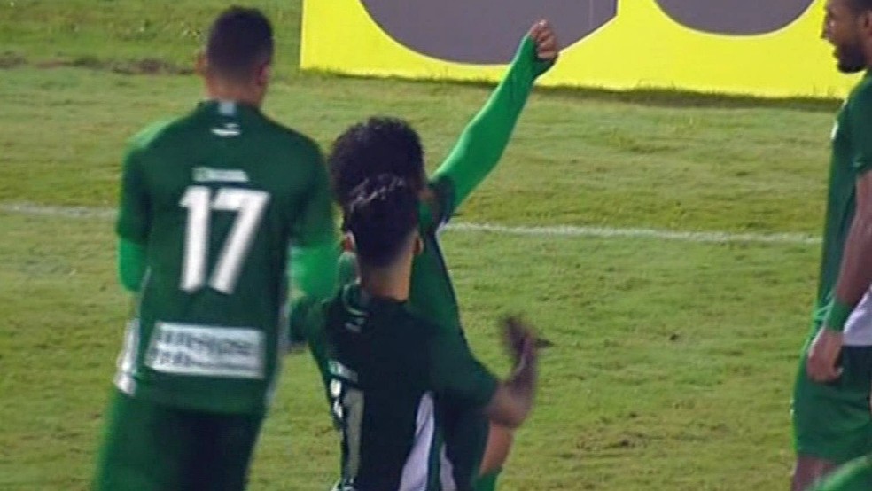 Willian Rocha comemora para o Guarani (Foto: Reprodução Premiere FC)