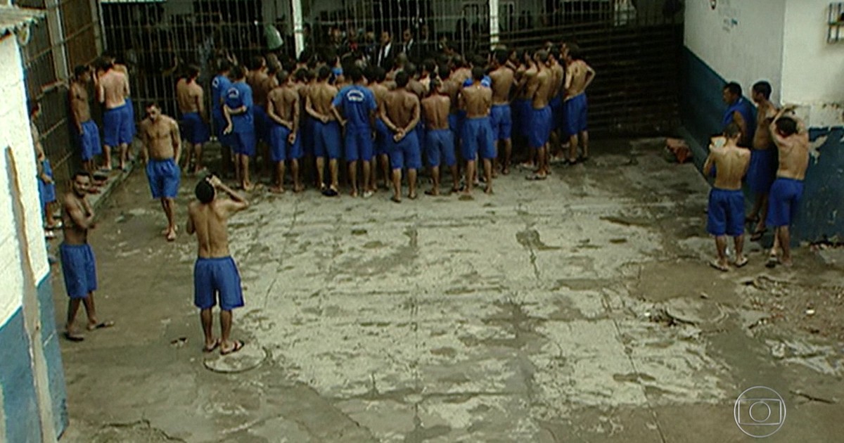 Fantástico Presos formam fila para consumir cocaína em presídio de