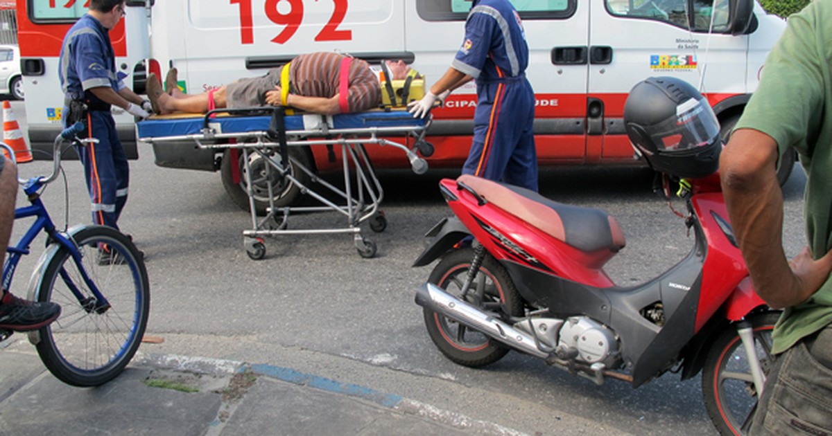 G1 Homem atropela motociclista e foge sem prestar socorro em São