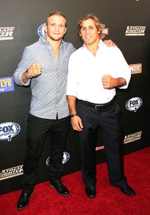 Urijah Faber e TJ Dillashaw (Foto: Getty Images)