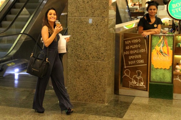 Carla Diaz em shopping do Rio (Foto: Wallace Barbosa / AgNews) Carla Diaz em shopping do Rio (Foto: Wallace Barbosa / AgNews)
