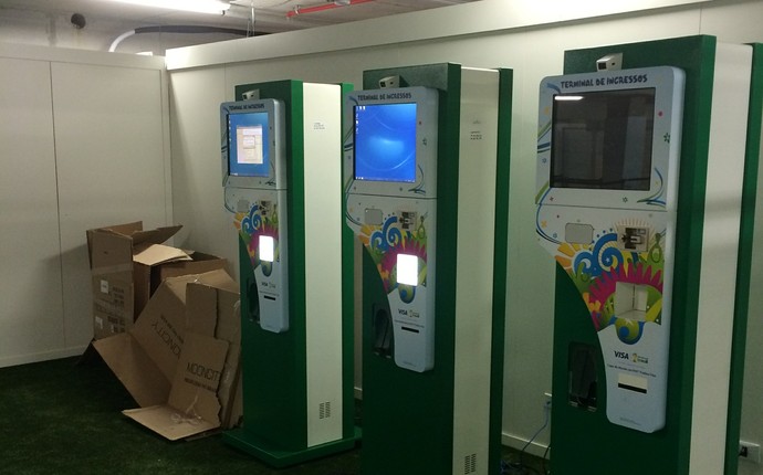 As máquinas já foram instaladas na Central de Ingressos da FIFA (Foto: Ana Helena Goebel)