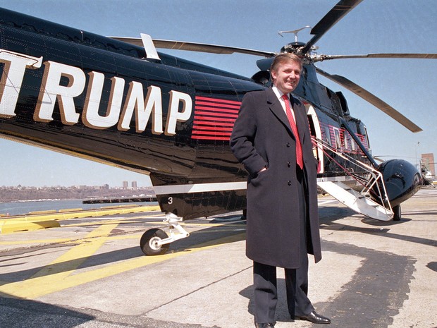 donald Trump diante de seu helicóptero, em 1988 (Foto: AP)