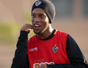 Gareca faz ressalva, mas elogia Ronaldinho: 