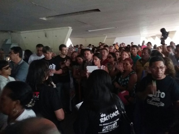 Docentes ocuparam pátio da Secretaria de Educação (Foto: Catarina Costa/G1)
