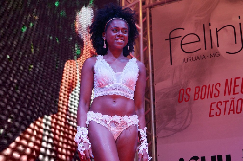 Lingerie Ouro E P Rolas Que Custa R Mil Chama A Aten O Na Felinju Em Juruaia Mg